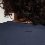 Allbirds kadın allgood pamuklu tişört L6L2L217 puslu indigo - Image 3